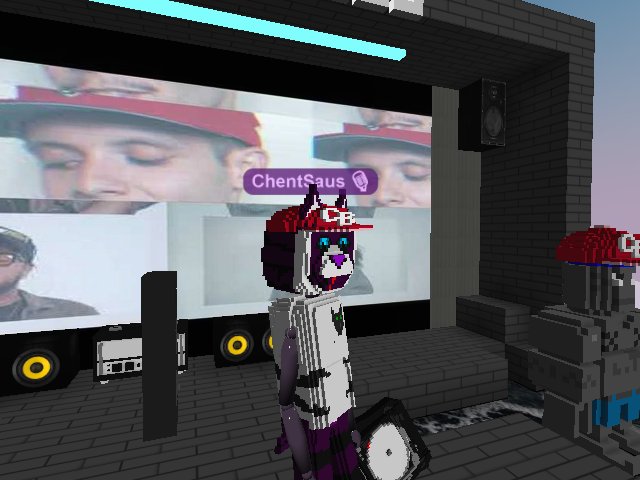Plaing some random jams. Hip-Hop club looking DOPE!