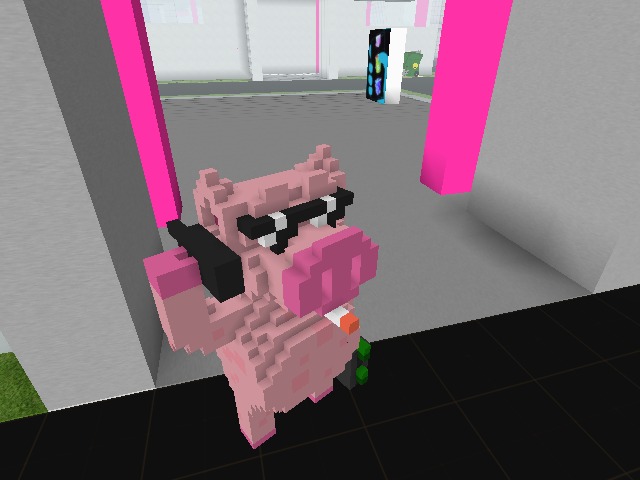 Ran Into Business Pig but he was too busy selling ETH to talk to me rn ... 🐷📱🚬