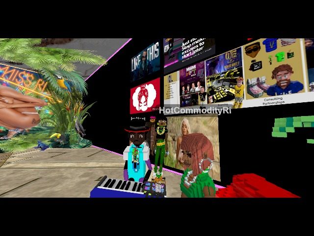 Caught Slick sangin to the metaverse ladies