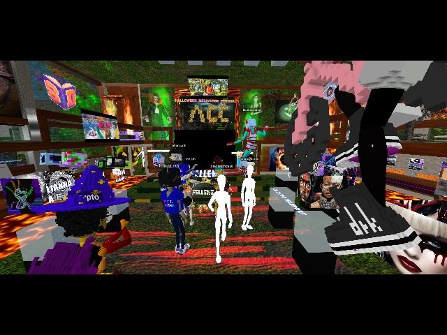 We are at the Halloween Metaverse Festival! in the Avatar Convention Center in
@cryptovoxels
with a live performance by FREN
@FellenzMusic 🎸🔥